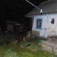 На Кремеччині жінка на власному подвірї знайшла тіло невідомого чоловіка (ФОТО)