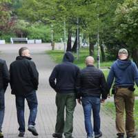 У тернопільських парках небезпечно гуляти: в чоловіка відібрали планшет