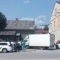 Автомобіль придавив 8-річну дівчинку з Чорткова до стіни: шансів вижити не було (ФОТО)