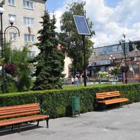На Тернопільщині встановили дві «розумні лавки» майже за 100 тисяч гривень (ФОТО)