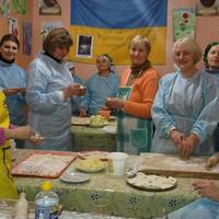 У Тернополі шукають господинь, які ліпитимуть вареники для захисників