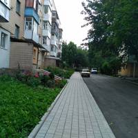 У дворі на Протасевича, 14 облаштували верхній шар асфальтобетону (ФОТО)