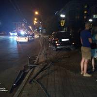 Паркан, який знесла пяна жінка на джипі, відремонтували за гроші тернополян