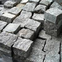 Центральну вулицю у Тернополі викладають гранітною бруківкою (ФОТО)