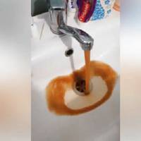 Замість води із кранів тече квас: тернополяни «дякують» за гарячу воду (ФОТО. ВІДЕО)