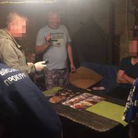 У Тернополі на хабарі спіймали поліцейського (ФОТО)