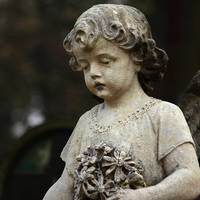 У бусi, який вiз заробiтчан до Польщi, на швидкостi вiдлетiло колесо. Усi пасажири загuнyли, крім мене. Я тоді отримав знак