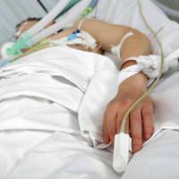 З важкими травмами в реанімацію потрапив молодий хлопець, який випав зі скутера