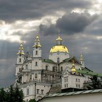 З Почаївської лаври почали вивозити майно до Росії