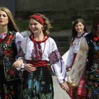 Унікальні вишиванки і сотні літрів борщу: Борщів запрошує на грандіозний фестиваль