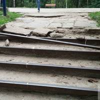 У парку Топільче ось-ось розваляться сходи (ФОТО. ВІДЕО)
