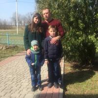 Потрібна допомога: у Тернополі лікарі борються за життя батька двох маленьких хлопчиків. Фото