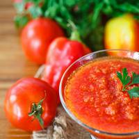 Рецепт аджики з помідорів із часником