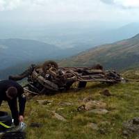 Авто злетіло в ущелину: трагічна смерть цілої родини сколихнула Україну. Фото