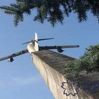 На пам`ятнику літака у Тернополі з`явилися нові тріщини. Чи загрожує це містянам? (Фото)