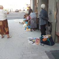 Продавці стихійної торгівлі у Тернополі стали моднішими