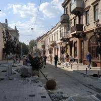 Як виглядає пішохідна зона біля залізничного вокзалу в Тернополі після трьохмісячного ремонту (ФОТО)