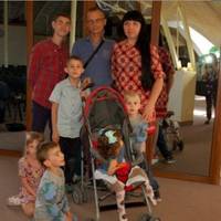 Родина з Тернопільщини виховує шістьох дітей, частина з них має вади, які шокують оточуючих (Фото)