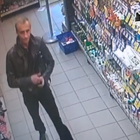 Чоловік у магазині непомітно витягнув гаманець із жіночої сумочки. Зараз його шукає поліція.