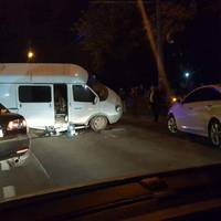 ДТП на вулиці 15-го квітня: мікроавтобус вилетів на автомобіль патрульних. Фото