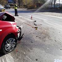 Аварія на об`їзній: два потрощених авто та постраждалий пішохід. Фото