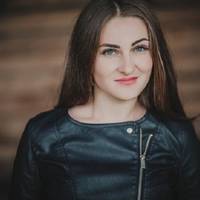 Відома тернополянка сфотографувалася з королевою Єлизаветою та Бредом Піттом (Відео)