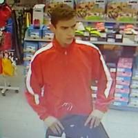 У Тернополі камера зафіксувала хлопця, який обікрав магазин. Фото