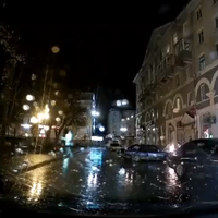 У центрі Тернополя загорілось авто. Відео