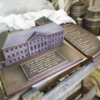 У Тернополі розпочинають встановлювати макет Першої тернопільської гімназії