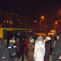 Автомобілістів закликають підвезти людей завтра на роботу