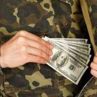 Півтори тисячі доларів, аби «відмазати» від армії: працівницю військкомату затримали на Шумщині