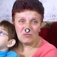 Історія бабусі з великим серцем. Вона подолала страшну хворобу і повністю присвятила своє життя внучці (ВІДЕО)