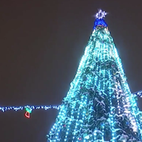 У ПЕРЕДДЕНЬ СВЯТОГО МИКОЛАЯ У ЛЬВОВІ ТА ТЕРНОПОЛІ ЗАПАЛИЛИ НОВОРІЧНІ ДЕРЕВА (ВІДЕО)