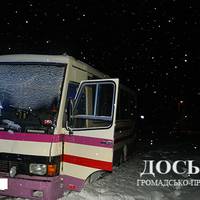 Під колесами автобуса опинився перехожий