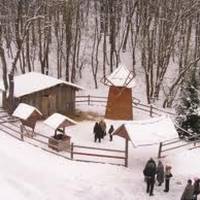 У Зарваниці облаштовують “живу” шопку (Відео)