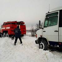 Поблизу села Берем’яни автобус загруз у снігах