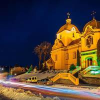 Тернопільські семінаристи виконали колядку біля історичного храму (відео)