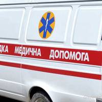 Вночі в сніговому заметі загруз автомобіль швидкої