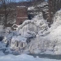 На Тернопільщині замерз найбільший рівнинний водоспад (Відео)