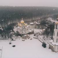 Перехоплює подих. Неймовірне відео польоту над засніженою Зарваницею (фото, відео)