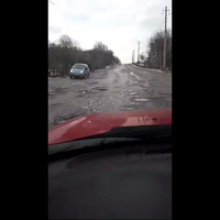 Можна залишитися без коліс: жахливий стан дороги в Кременці шокує всю область. ВІДЕО