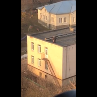 У Тернополі діти гуляють на даху дитсадка. ВІДЕО