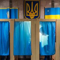 «Жодних селфі в кабінках». МВС каратиме українців за фото з бюлетенем під час виборів