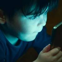 Поки інші підсаджують своїх дітей на голку смартфонів – ось що розумні люди роблять