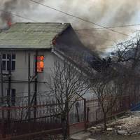 Пожежа будинку на Тернопільщині: рятувальники гасили вогонь майже дві години (ФОТО)