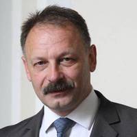 Не тримав за горло опонента, а притримував: Олег Барна прокоментував конфлікт з активістом