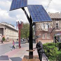 Тернопіль має чотири “сонячних дерева” для зарядки мобільних пристроїв, які постійно нищать. ВІДЕО