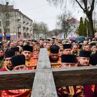 Вулицями Тернополя йде Хресна хода. Пряма трансляція