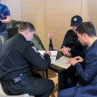 Показав бюлетень на прохання журналістів: Зеленському виписали адмінпротокол