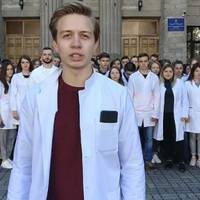 Скандальний відеоролик українських студентів-медиків розбурхав українців у мережі. ВІДЕО